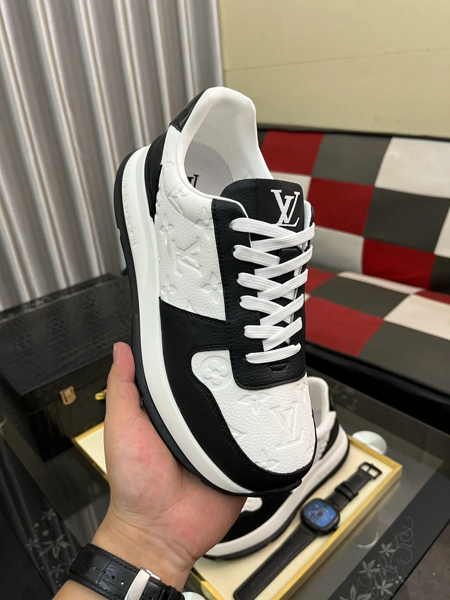 Men's men's shoes💰458⌚️⌚️ Loui* Vuitto* - Louis ** donkey's new color men's trainer sneakers, this LV Trainer sneaker is made of calfskin and breathable mesh, showing pure colors, the #54 logo on the back traces the brand's birth in 1854, the designer's handwritten brand logo embellishes one side, virgil Designed by abloh himself, it is a very commemorative sneaker. The new lv Louis Vuitton loui* vuitto* trainer sneaker low casual sports culture versatile basketball sneaker. Size: 38-443️⃣Colors available
